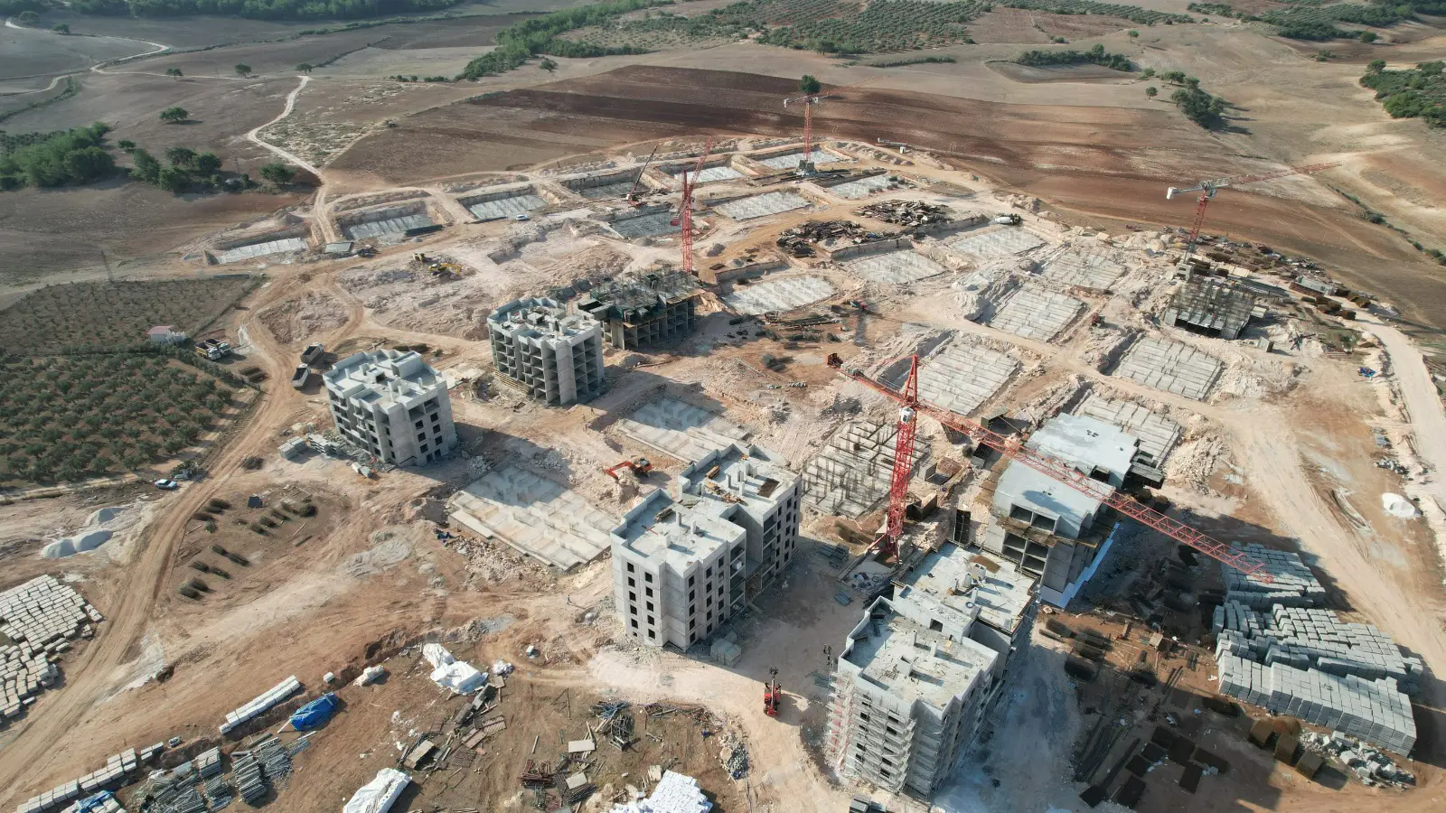 Adana İli Sarıçam İlçesi Göztepe Mahallesi 1104 Adet Konut İnşattı ile Altyapı ve Çevre Düzenlemesi 