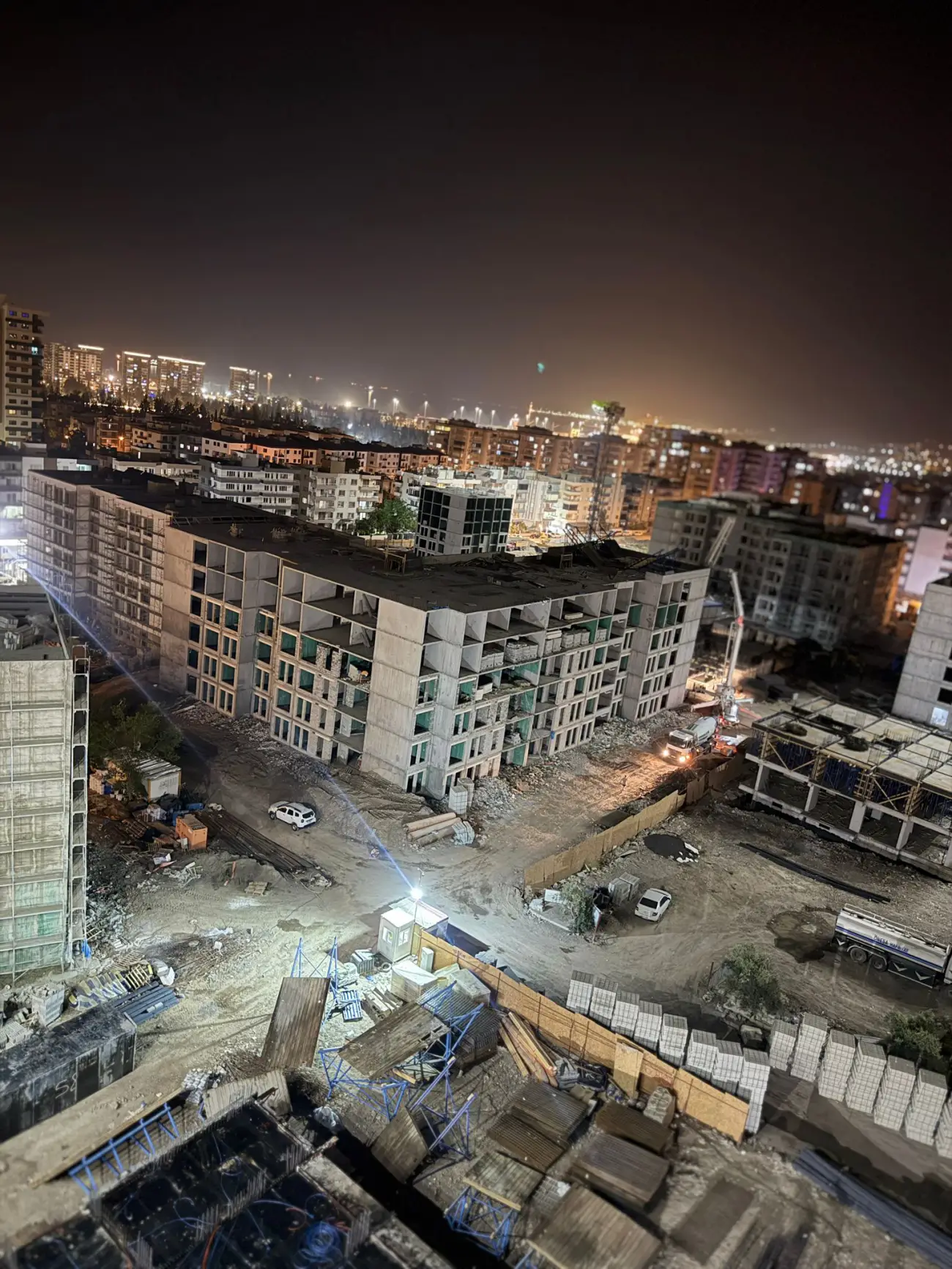 Hatay İli İskenderun İlçesi Aşkarbeyli Mahallesi Merkez 3. Bölge 386 Adet Konut (+4 kd.) 6 Adet Dükkan ve 2 Adet Depo İnşaatları İle Altyapı ve Çevre Düzenlemesi İşi
